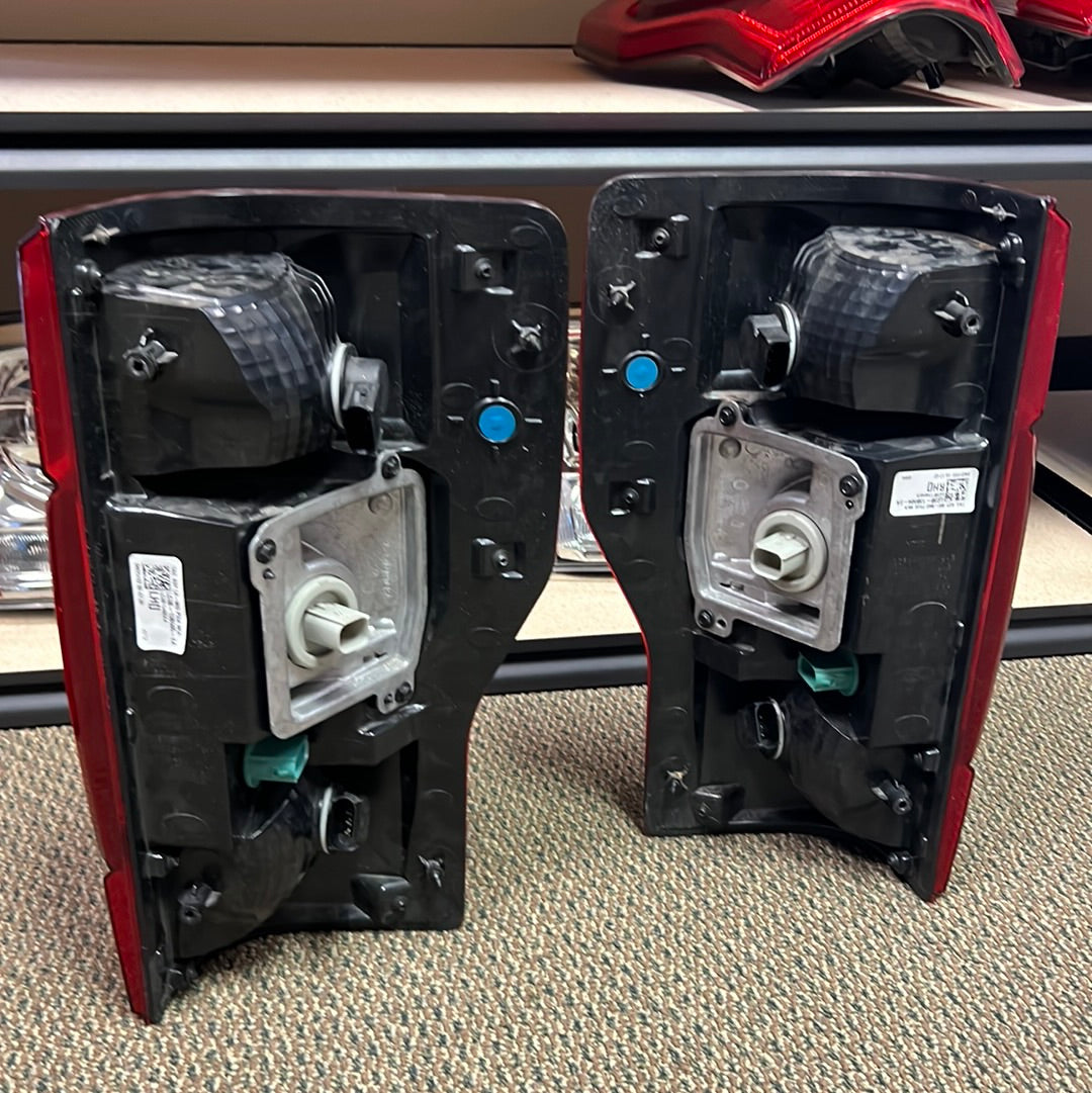 OPEN BOX used 2020-2022 OEM halogen with blis tail lights Ford F250/F350/F450