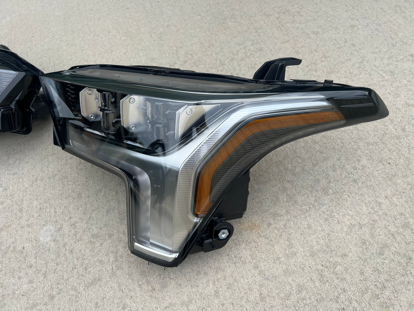 2022-2026 Toyota Tundra OEM LED projector headlights