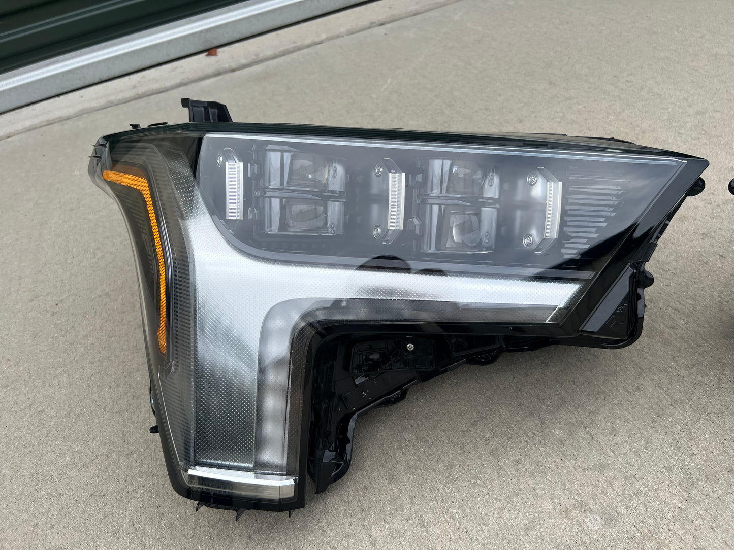 2022-2026 Toyota Tundra OEM LED projector headlights