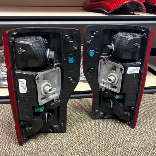 OPEN BOX used 2020-2022 OEM halogen with blis tail lights Ford F250/F350/F450