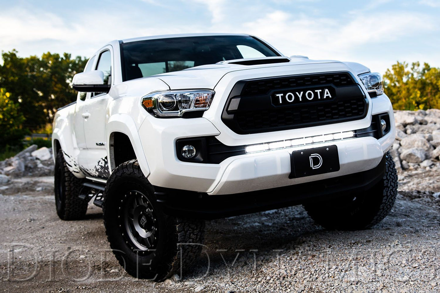 Diode Dynamics Grille-Mount LED Light Bar System: Toyota Tacoma (2016-2023) SS30 30"