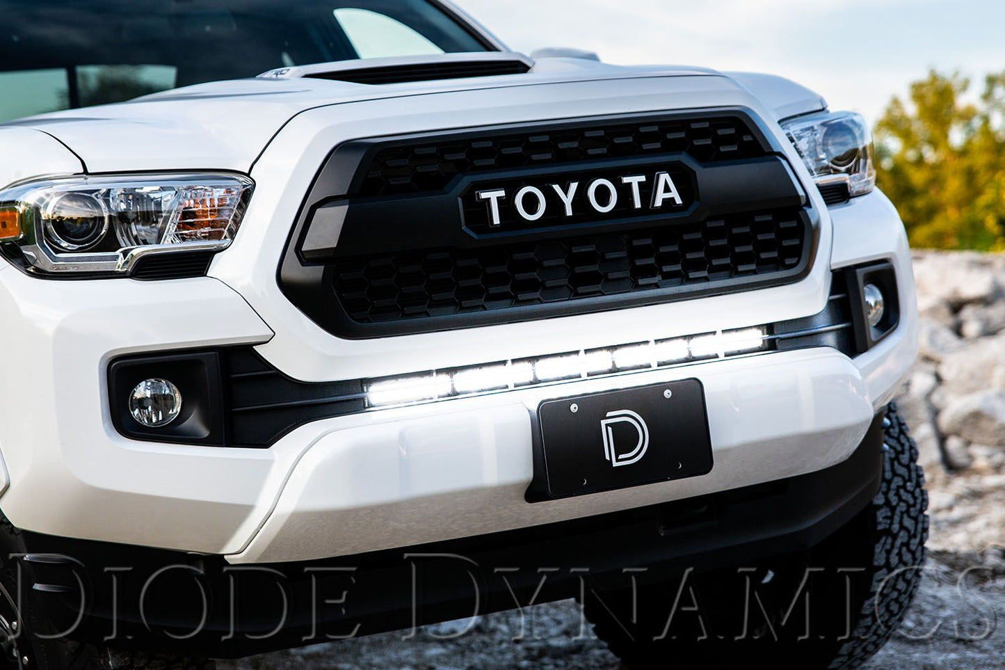 Diode Dynamics Grille-Mount LED Light Bar System: Toyota Tacoma (2016-2023) SS30 30"