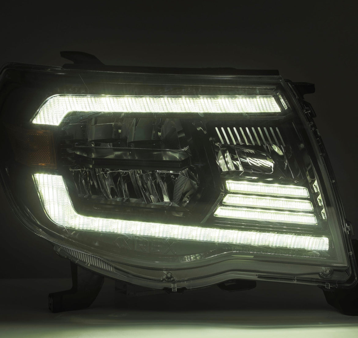 Spec-D Tuning Clear Headlights With LED Tube Bar For 2005-2011 Toyota Tacoma – Pair (Left & Right)